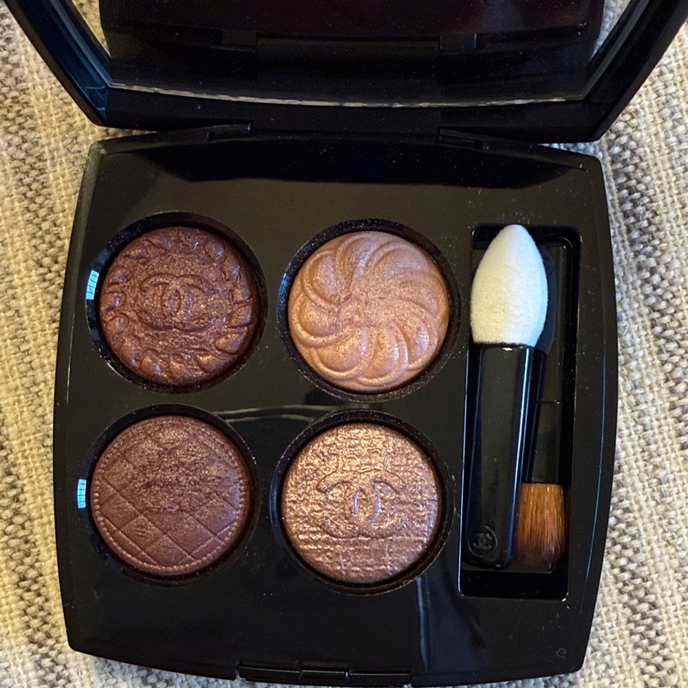 CHANEL Eyeshadow Palette - Les 4 Ombres #219 Boutons Couture